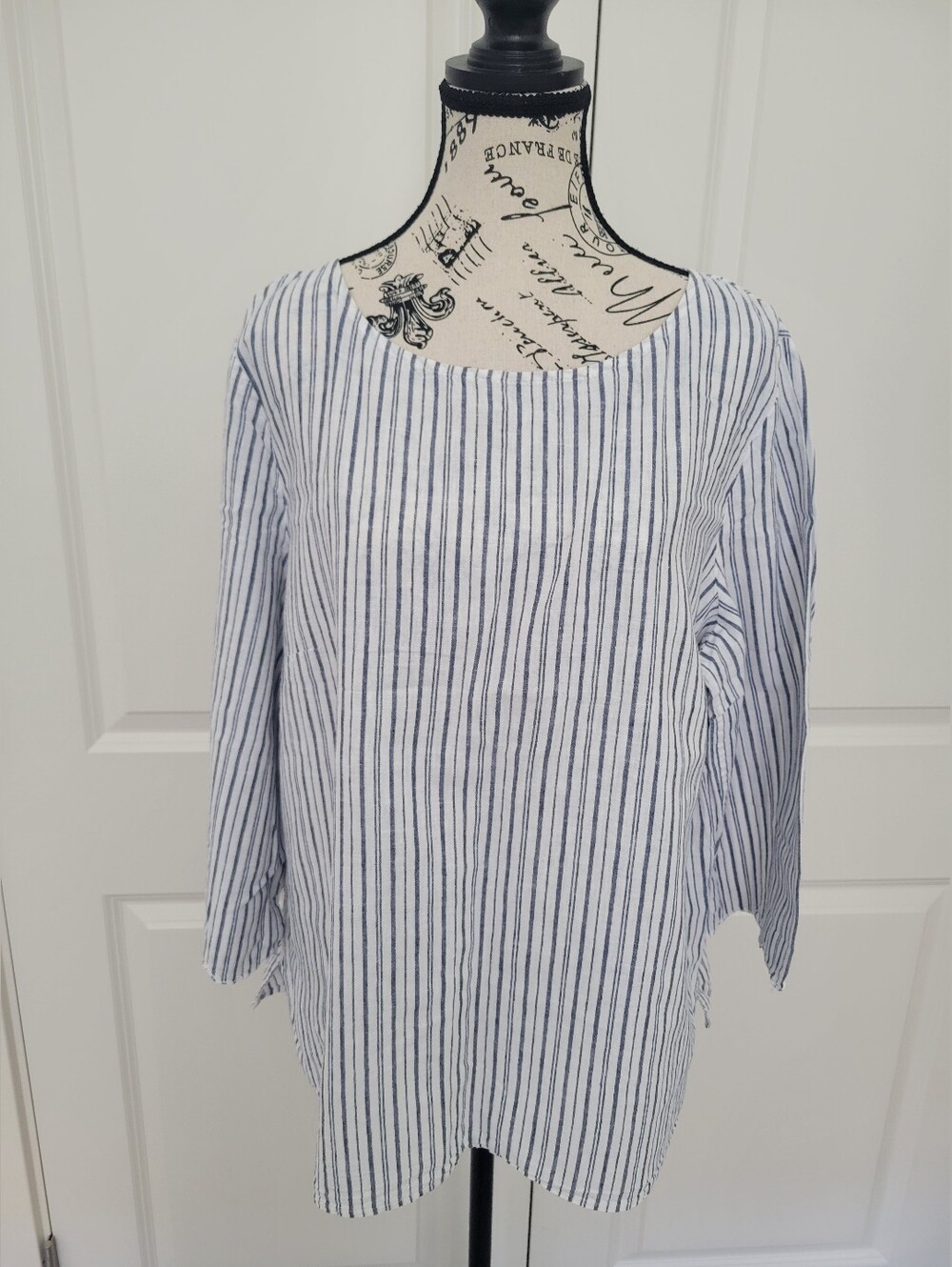 Liz Claiborne White Tunic Top with Navy Stripes